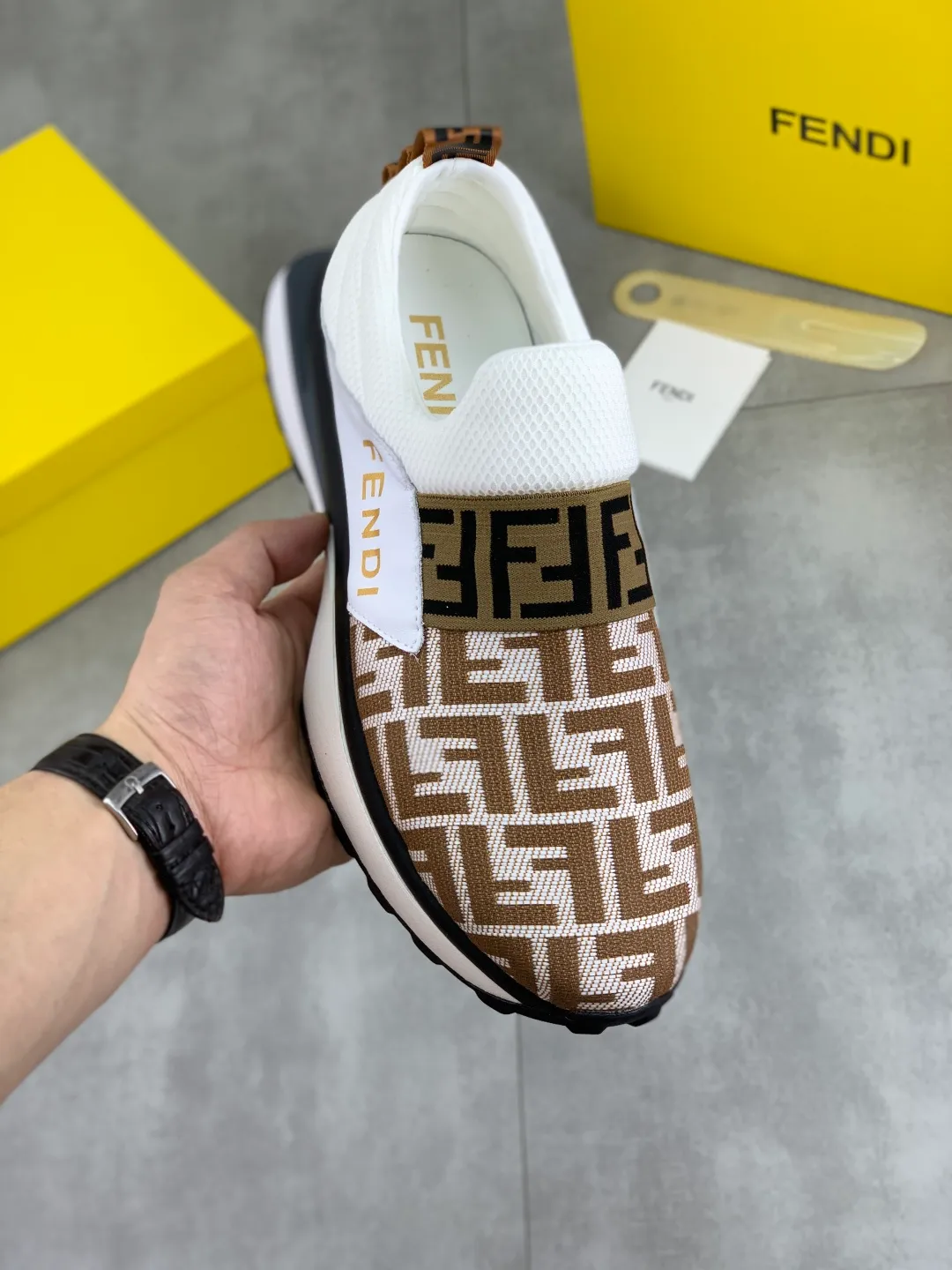​Men's shoes 💰P440 💰【New】Little monster 🆘 New FENDI 🕶️🕶️Simple routing effect, showing an elegant and cool driving shoe 🎬Using imported calfskin + first-layer pigskin lining🐂Excellent material🎬Detailed workmanship 🤗Comfortable foot feel➰➰. ​Pair it with any outfit to show your taste and temperament, low-key luxury ♻️Design ​simple and elegant ​noble and fashionable 🍃​Very loved and favored by trendy men 💓❤️size: 38-44 (45 customized) 3️⃣colors available